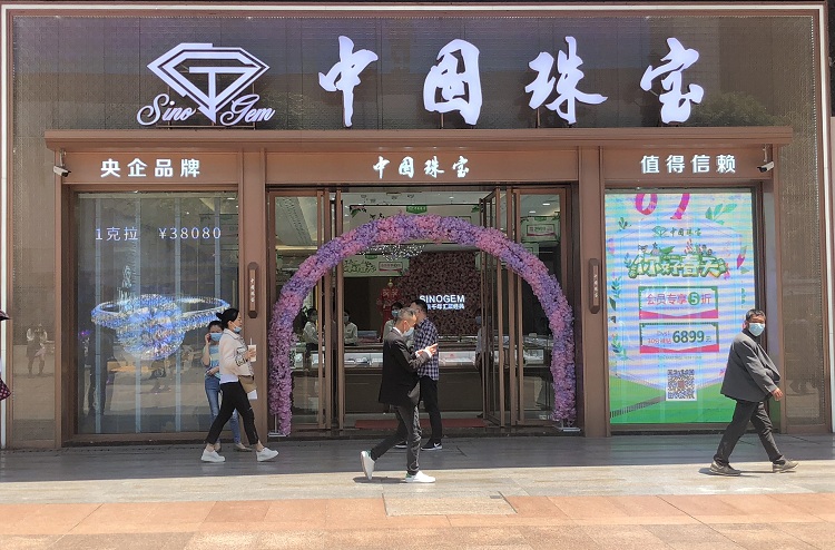 需裁剪，能否把人p掉？.jpg
